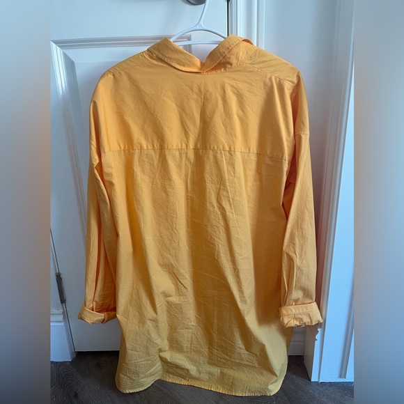 Aritzia Relaxed Button Up - Picture 3 of 3